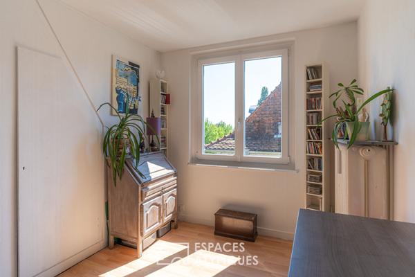 Dernier étage et son jardin au coeur du Conseil des XV