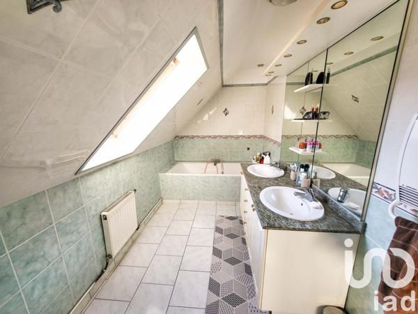 Maison 6 pièces de 112 m² à Mézières-sur-Seine (78970)