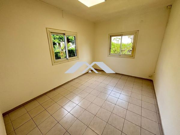 Appartement T4 en rez-de-chaussée avec jardin – Centre-ville de Saint-Joseph