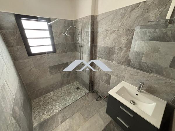 Appartement T4 en rez-de-chaussée avec jardin – Centre-ville de Saint-Joseph