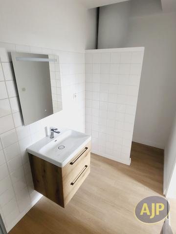 Appartement à louer Sainte Pazanne : 3 pièces, 56m² avec 2 chambre(s) à 650€ - AJP Immobilier Sainte-Pazanne