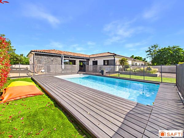Magnifique Contemporaine avec Piscine, Pool House Terrain de Pétanque et Garage!!!