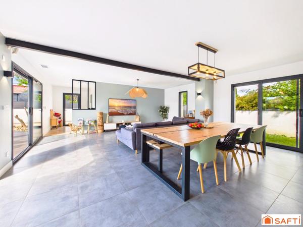Magnifique Contemporaine avec Piscine, Pool House Terrain de Pétanque et Garage!!!