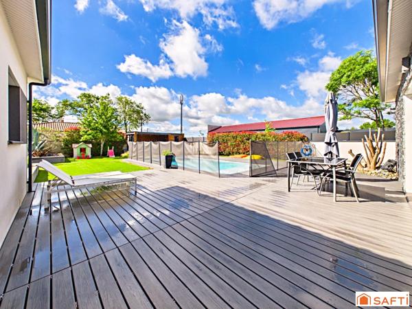 Magnifique Contemporaine avec Piscine, Pool House Terrain de Pétanque et Garage!!!
