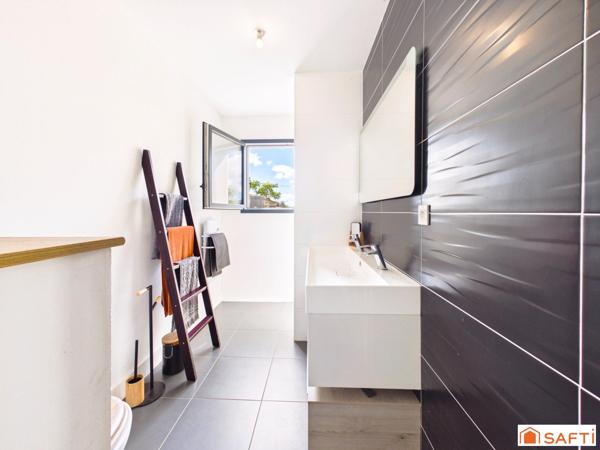 Magnifique Contemporaine avec Piscine, Pool House Terrain de Pétanque et Garage!!!