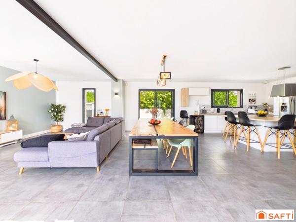 Magnifique Contemporaine avec Piscine, Pool House Terrain de Pétanque et Garage!!!