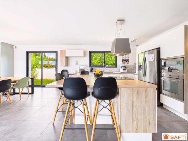 Magnifique Contemporaine avec Piscine, Pool House Terrain de Pétanque et Garage!!!