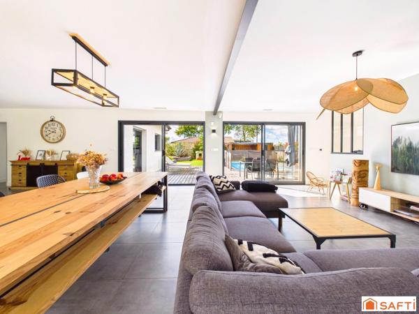 Magnifique Contemporaine avec Piscine, Pool House Terrain de Pétanque et Garage!!!