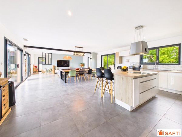 Magnifique Contemporaine avec Piscine, Pool House Terrain de Pétanque et Garage!!!