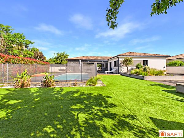Magnifique Contemporaine avec Piscine, Pool House Terrain de Pétanque et Garage!!!