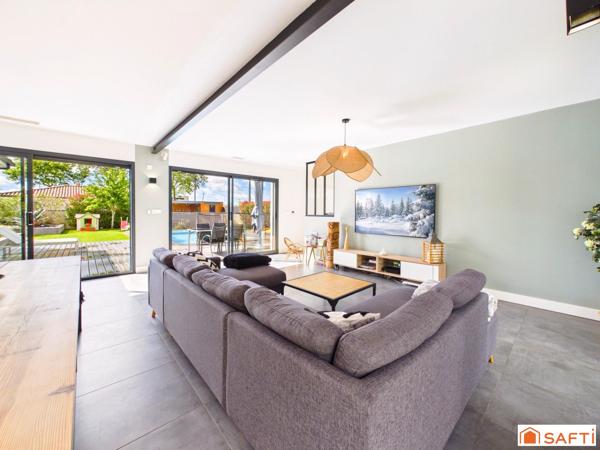 Magnifique Contemporaine avec Piscine, Pool House Terrain de Pétanque et Garage!!!