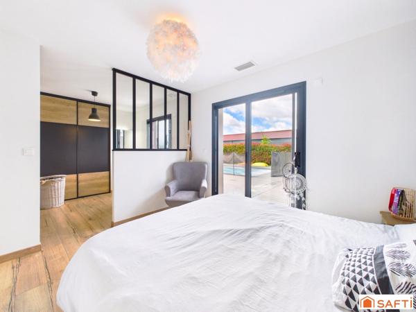 Magnifique Contemporaine avec Piscine, Pool House Terrain de Pétanque et Garage!!!