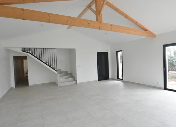 Maison à louer    4 pièces •  Soucieu-en-Jarrest