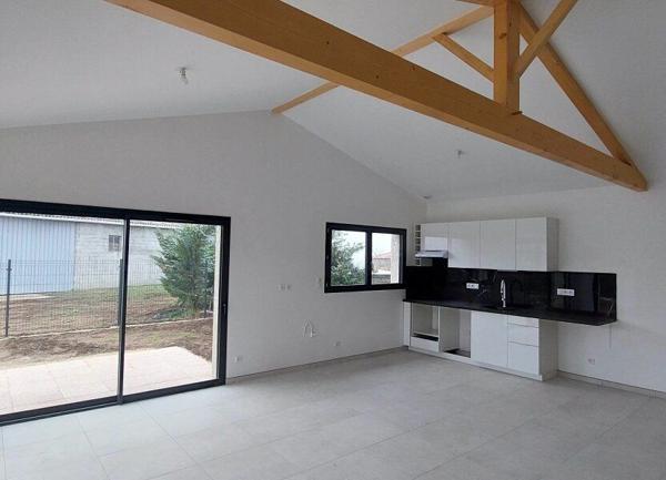 Maison à louer    4 pièces •  Soucieu-en-Jarrest