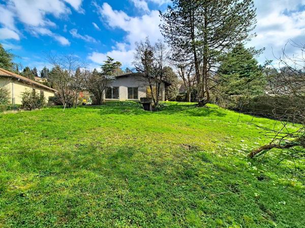 Belle maison familiale de plain pied sur un terrain de plus de 1500 m2