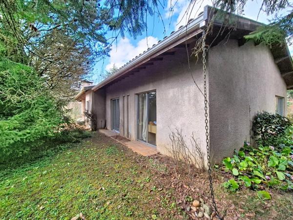 Belle maison familiale de plain pied sur un terrain de plus de 1500 m2