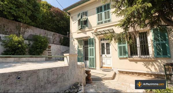 Vente                                                      Maison de ville
                        
                     6 pièces                      138 m2                     à Nice