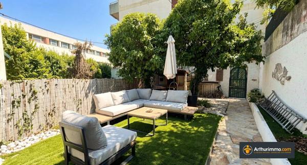 Vente                                                      Maison de ville
                        
                     6 pièces                      138 m2                     à Nice