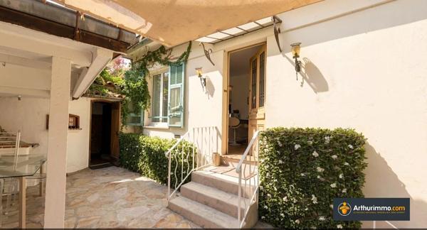 Vente                                                      Maison de ville
                        
                     6 pièces                      138 m2                     à Nice