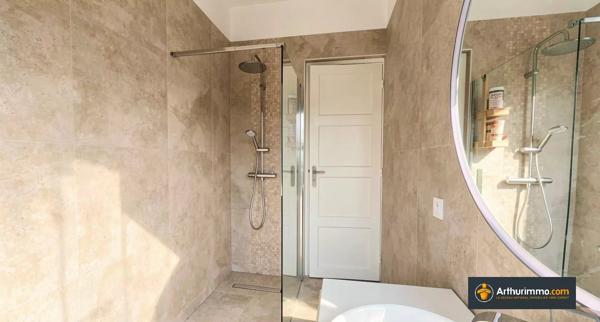 Vente                                                      Maison de ville
                        
                     6 pièces                      138 m2                     à Nice