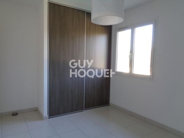 Maison de plain-pied avec 3 chambres, garage et jardin