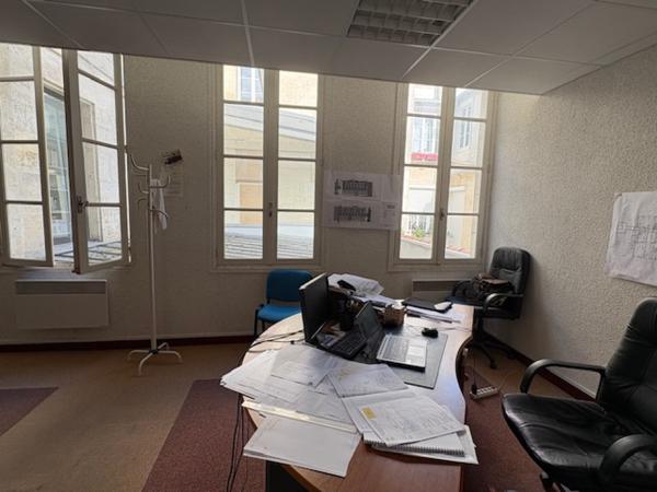 Appartement
                                                                                                                                                                                                                                                                                                                        4 pièce(s)                                                                                                                                                                                                                                                                                                                              86  m²