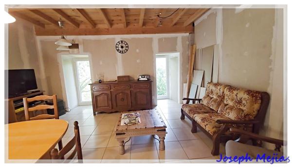 Saint-Christol (07160) Saint Christol, maison en pierre de pays et terrain de plus de 3000 m²