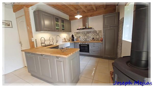 Saint-Christol (07160) Saint Christol, maison en pierre de pays et terrain de plus de 3000 m²