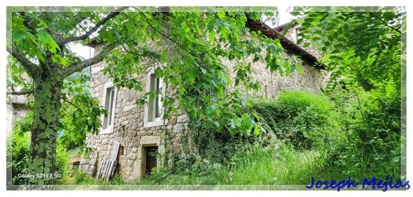 Saint-Christol (07160) Saint Christol, maison en pierre de pays et terrain de plus de 3000 m²