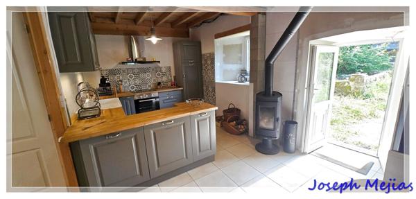 Saint-Christol (07160) Saint Christol, maison en pierre de pays et terrain de plus de 3000 m²