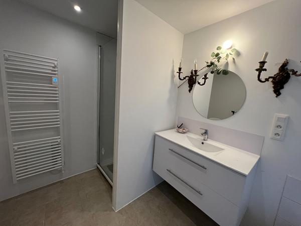 SOUS OFFRE Maison de bourg rénovée PLUVIGNER