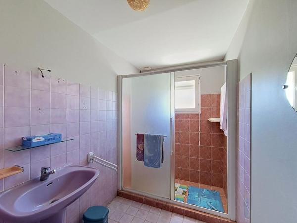LANESTER : Maison de plain-pied sur sous-sol complet