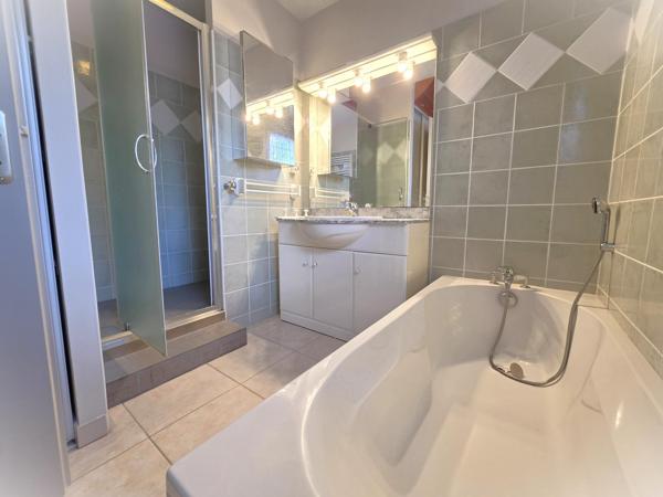 Maison t5 de 120-m² avec jardin et piscine