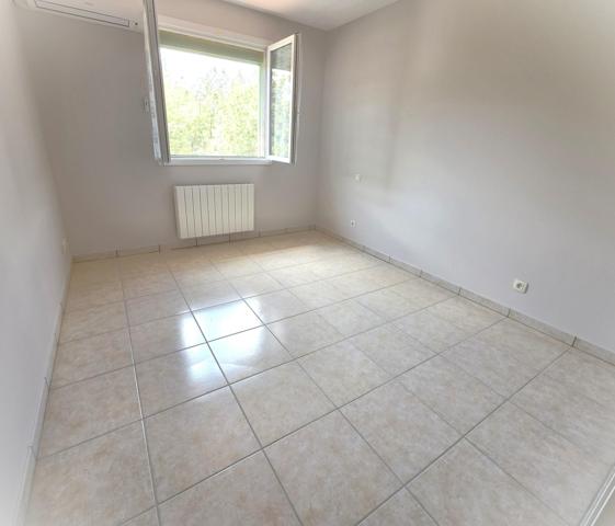 Maison t5 de 120-m² avec jardin et piscine