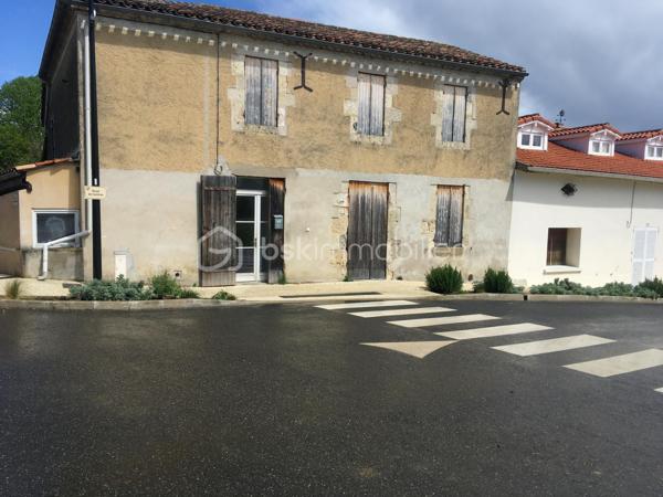AV en Aquitaine, Lot-et-Garonne, à 5 mns de Lavardac (toutes commodités, centre médical, écoles, collège, pharmacie, commerces...), 
Maison divisée en 2 logements loués :
- un de 110 m² avec jardin, garage pour 2 véhicules, parking, appenti, une terrasse couverte,
 petites dépendances, jardin clos 800 M².
. en rdc cuisine, salon salle manger (plafond 1.95 m), 1 wc , 1 salle d'eau
. au 1er 4 chambres, 1 bureau, 1 salle de bain, 1 wc, 1 pièce supplémentaire. 
- un de 60 m²en rdc 
. cuisine, salon, 1 salle d'eau, 1 wc, 1 chambre , 1 bureau
Chauffage électrique individuel, eau compteurs individuels
Bus scolaire devant les appartements
Terrain constructible de 600 m²
Puits