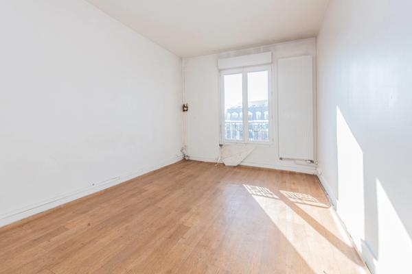 Appartement 3 pièces 53m² situé au 4ème et dernier étage ss ascenseur