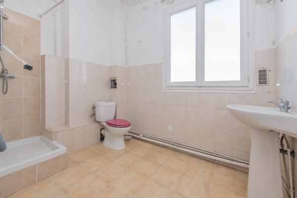 Appartement 3 pièces 53m² situé au 4ème et dernier étage ss ascenseur