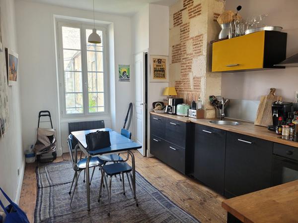ROCHEFORT hyper centre - appartement lumineux de 76 m² de type 3 - cave privative - local à vélo