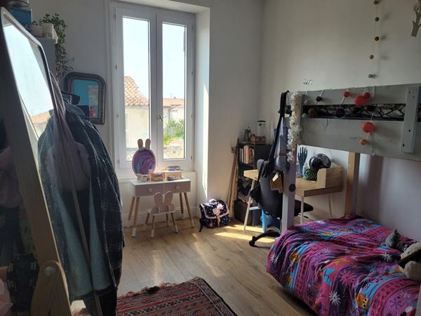ROCHEFORT hyper centre - appartement lumineux de 76 m² de type 3 - cave privative - local à vélo