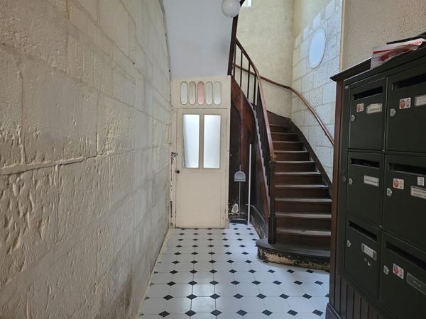 ROCHEFORT hyper centre - appartement lumineux de 76 m² de type 3 - cave privative - local à vélo