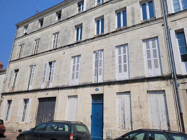 ROCHEFORT hyper centre - appartement lumineux de 76 m² de type 3 - cave privative - local à vélo