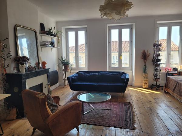 ROCHEFORT hyper centre - appartement lumineux de 76 m² de type 3 - cave privative - local à vélo