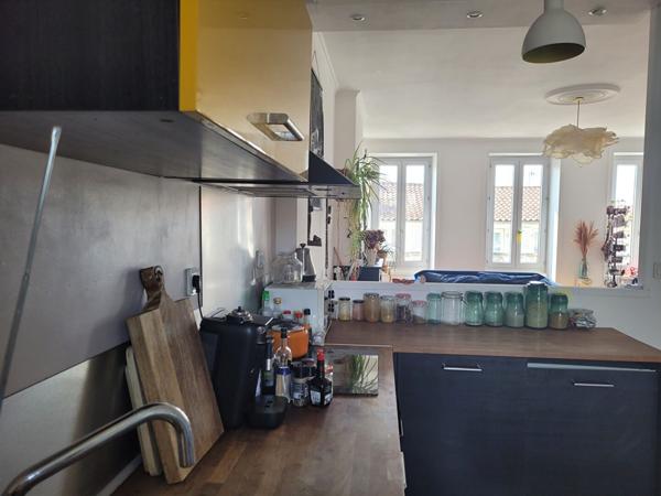 ROCHEFORT hyper centre - appartement lumineux de 76 m² de type 3 - cave privative - local à vélo