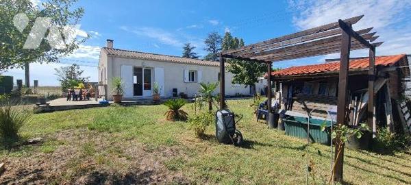 A vendre en Charente Maritime, Saint André de Lidon, Proche de Gémozac, Saintes et 25 mn des pl...