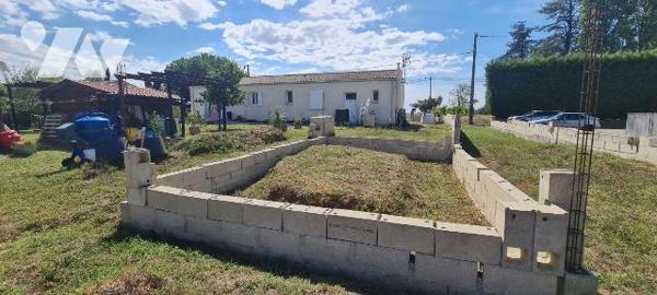 A vendre en Charente Maritime, Saint André de Lidon, Proche de Gémozac, Saintes et 25 mn des pl...