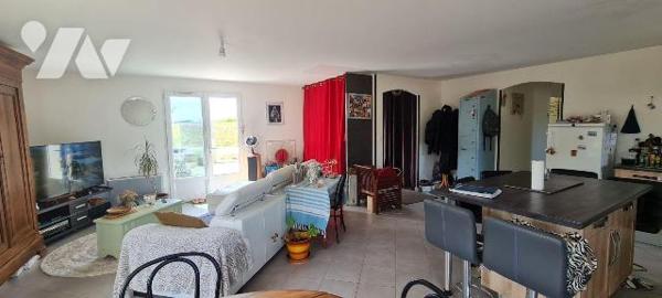 A vendre en Charente Maritime, Saint André de Lidon, Proche de Gémozac, Saintes et 25 mn des pl...