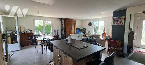 A vendre en Charente Maritime, Saint André de Lidon, Proche de Gémozac, Saintes et 25 mn des pl...