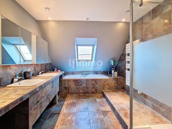Maison, 6 pièces de 170 m² à Saint-Nic 29550