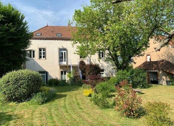 Maison à vendre    6 pièces •  Montceau-les-Mines