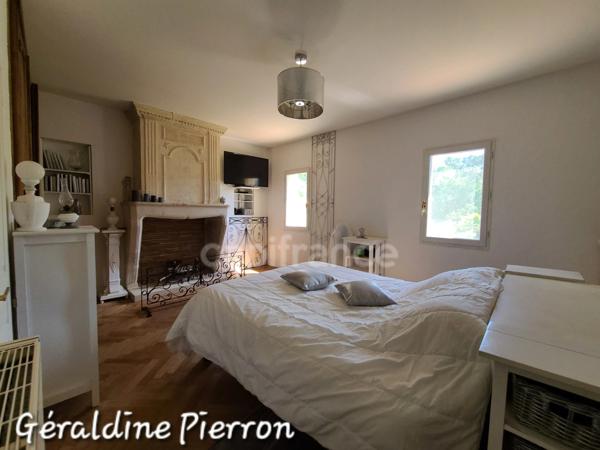 propriété de prestige d’environ 480 m² implantée sur un terrain de 3.4 hectares avec 2 gîtes et chambre d'hôte